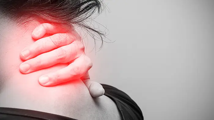 penyebab sakit leher bagian belakang